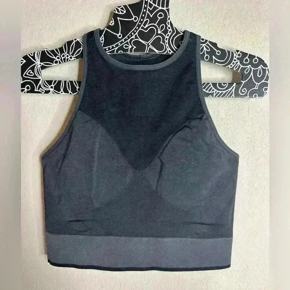 Lululemon Seamless Mesh Supportive Training Tank Top
Graphite Grey size 6 - Picture 2 of 5